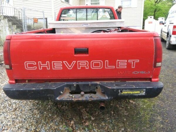 chevrolet cheyenne w/t 1500 - 1993 v6. new tires,ps pump,8 ft. bed. solid frame