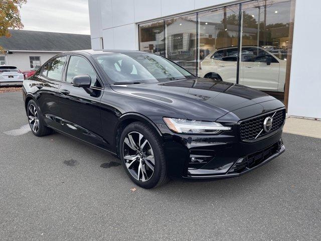 2024 volvo s60 plus dark theme