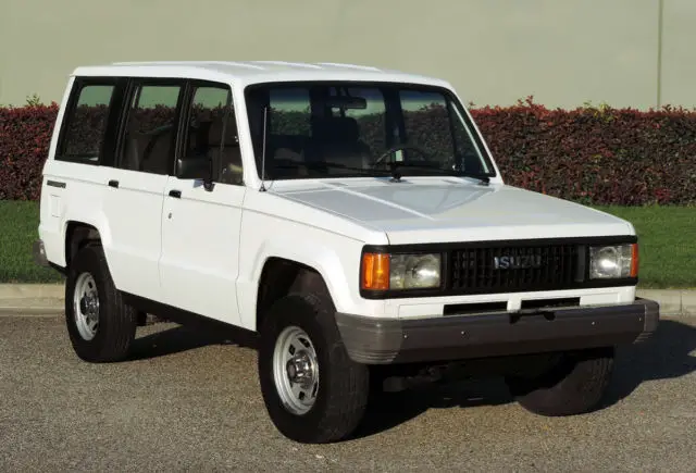 california original, 1990 isuzu trooper 4x4, 100% rust free, one owner, runs a+