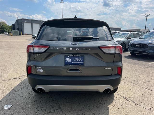 2022 ford escape se