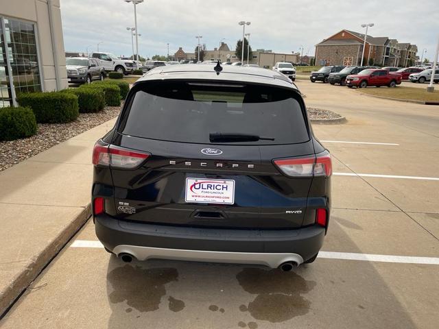2022 ford escape se