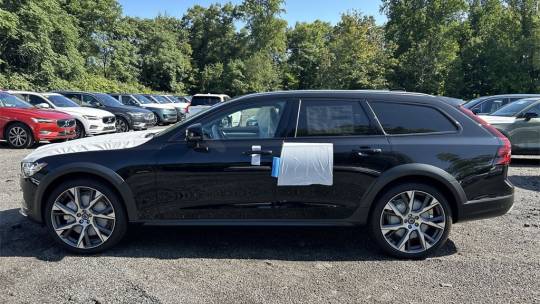 2025 Volvo V90 Cross Country