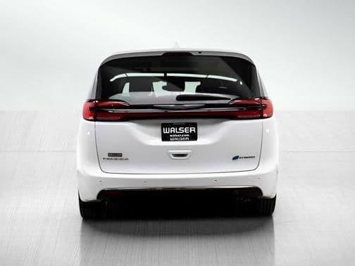 2022 chrysler pacifica hybrid limited front-wheel drive passenger van in orono, minnesota