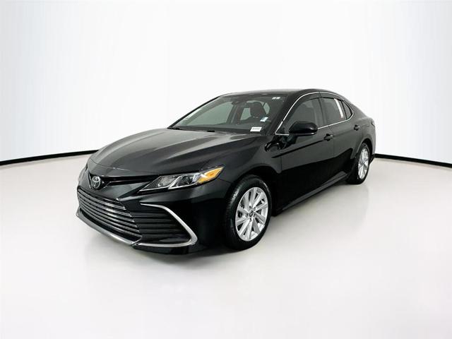 2022 toyota camry le
