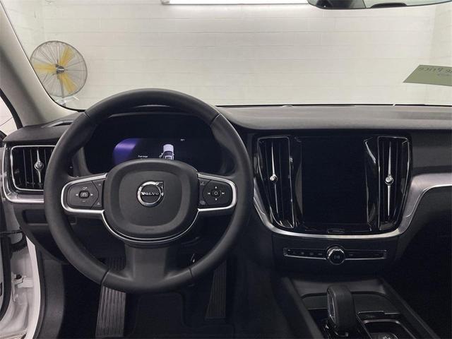 2024 volvo s60 b5 core dark theme