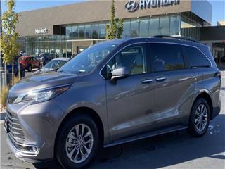 2023 Toyota Sienna xle 8-passenger