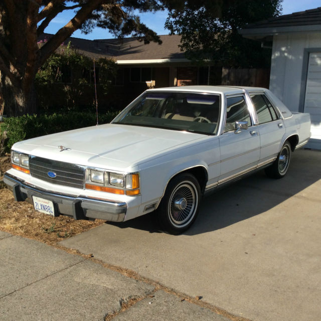 1989 ford crown victoria 2 owners only, clear title dependable & well maintained