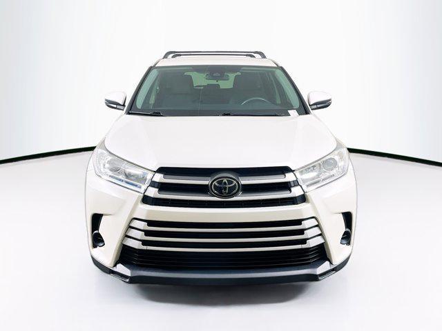 2017 toyota highlander le i4