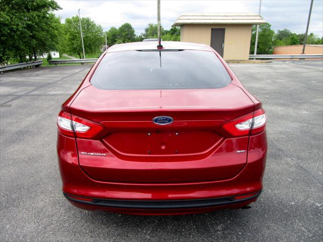 2016 ford fusion se