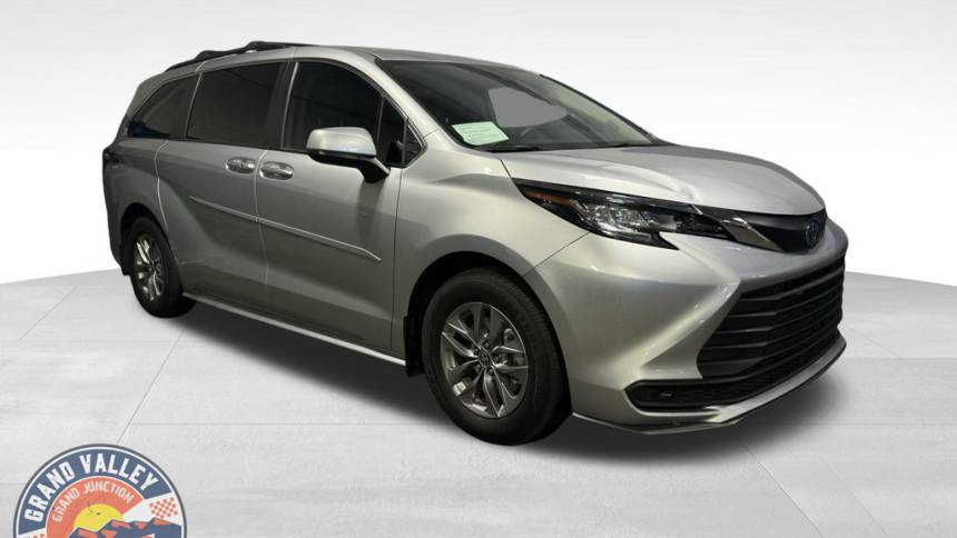 2023 toyota sienna le 8-passenger