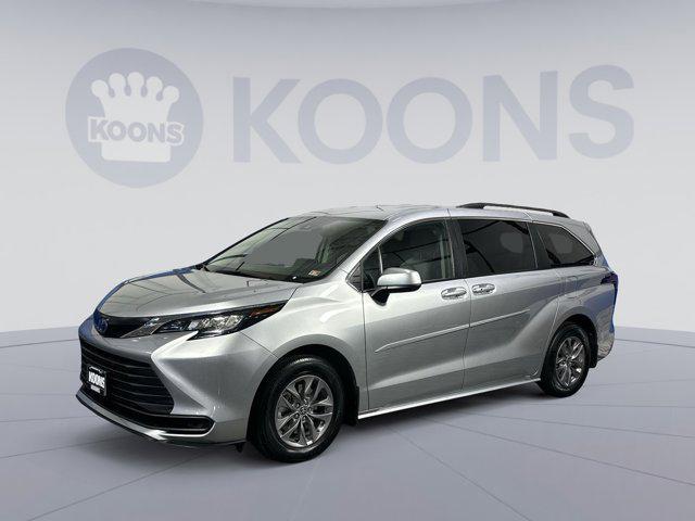 2022 toyota sienna le