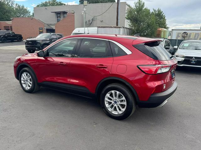2020 ford escape se