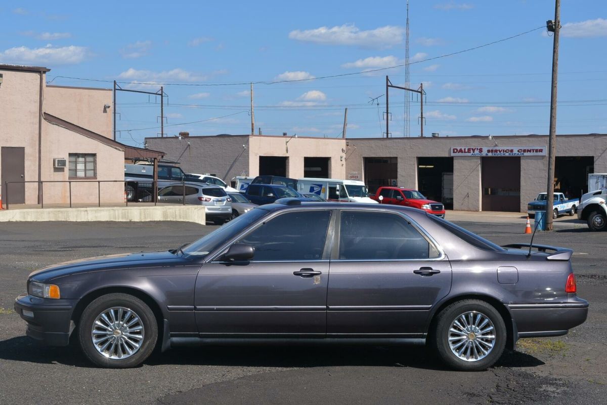 1993 acura legend automatic , engine smoke need repair start and drive no reseve