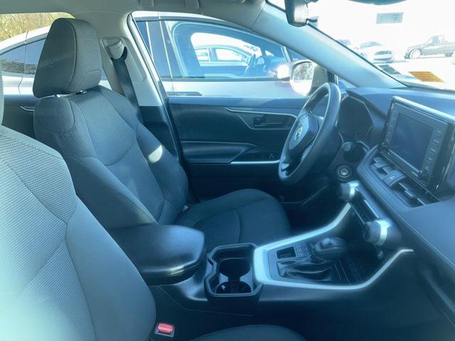 2021 toyota rav4 le