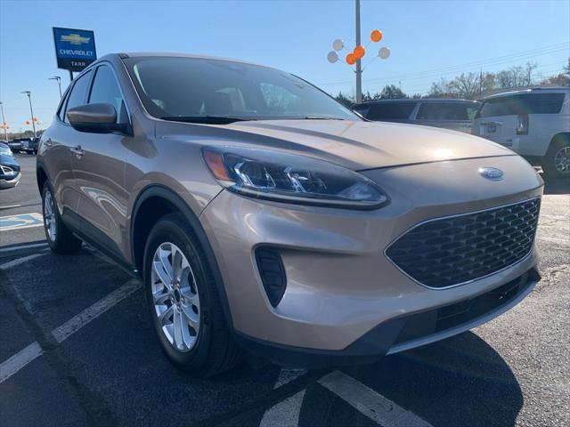 2020 ford escape se