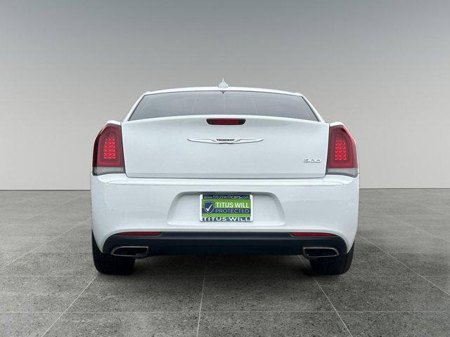 2018 chrysler 300 touring