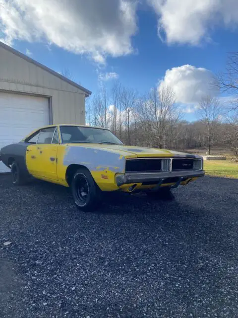 1969 dodge charger yellow rwd automatic se