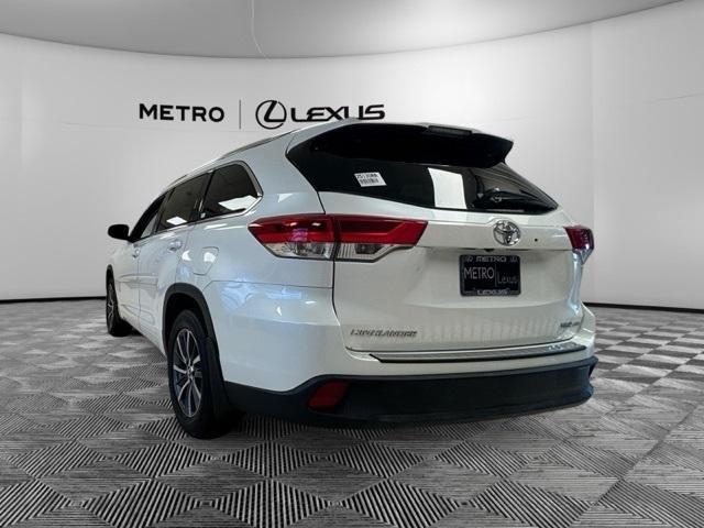 2017 toyota highlander se
