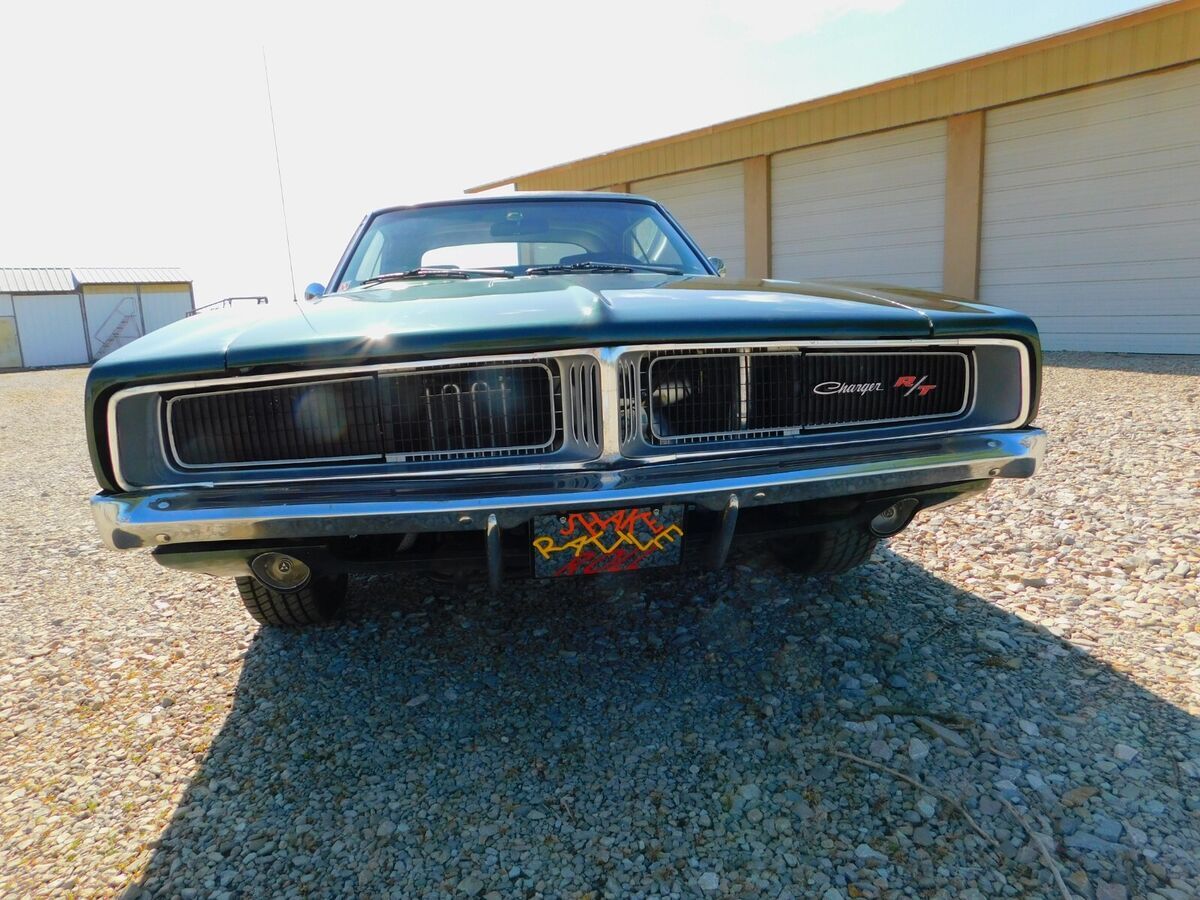 1969 dodge charger (rt clone) this is a non numbers matching car