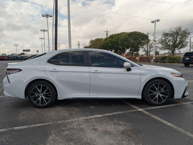 2022 toyota camry se