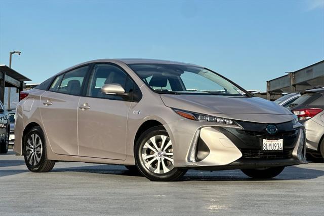 2021 toyota prius prime le