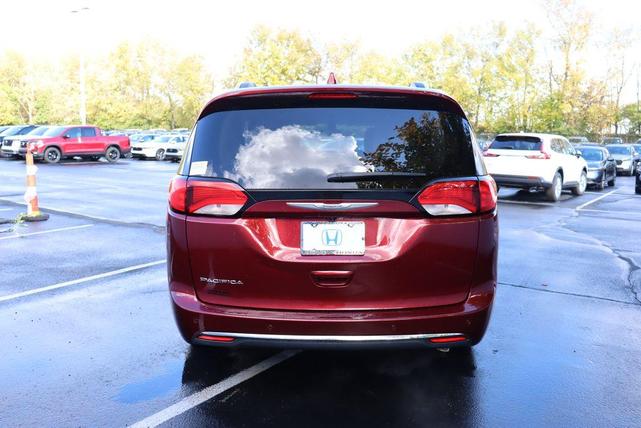 2017 chrysler pacifica touring-l plus