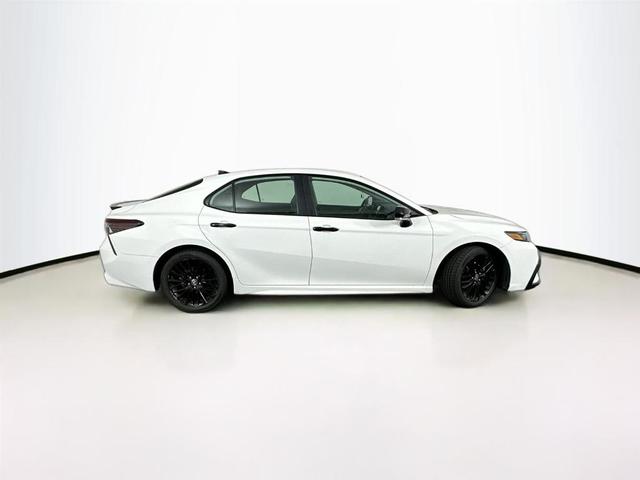 2022 toyota camry se nightshade