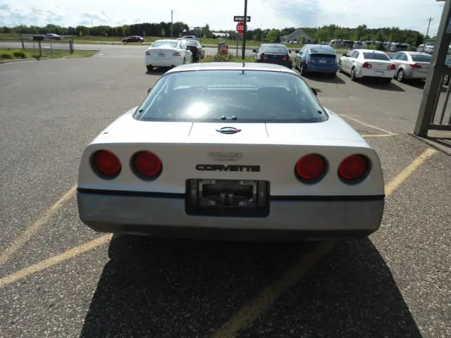 1984 chevrolet corvette base hatchback 2-door 5.7l, 4+3 shift