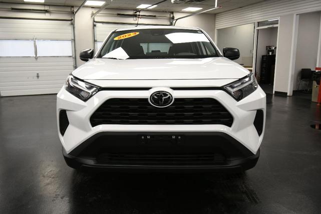2023 toyota rav4 le