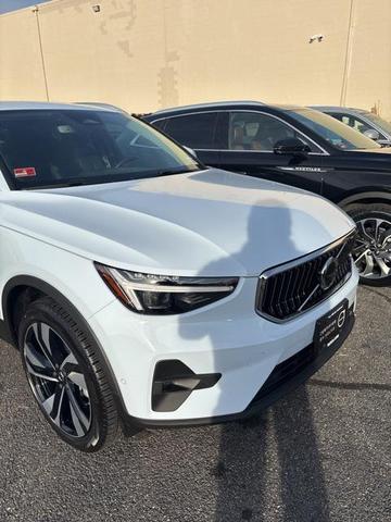 2025 volvo xc40 ultra bright theme