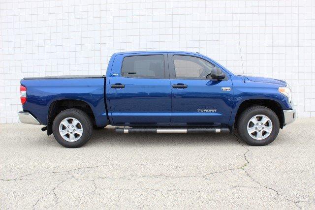 used 2015 toyota tundra 4x4 crewmax sr5 milwaukee, wi 53221 for sale in milwaukee, wisconsin