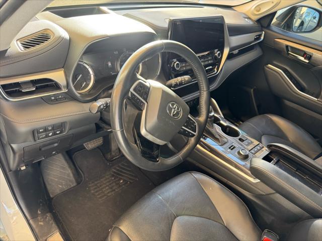 2022 toyota highlander platinum