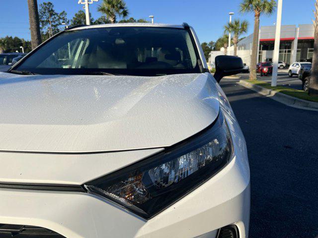 2021 toyota rav4 le