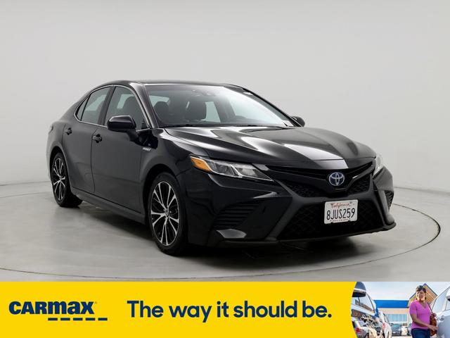 2019 toyota camry hybrid se