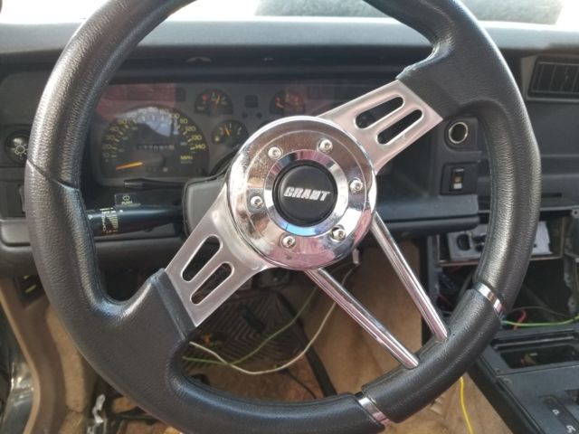 1992 chevy camero with a free and clear title with keys