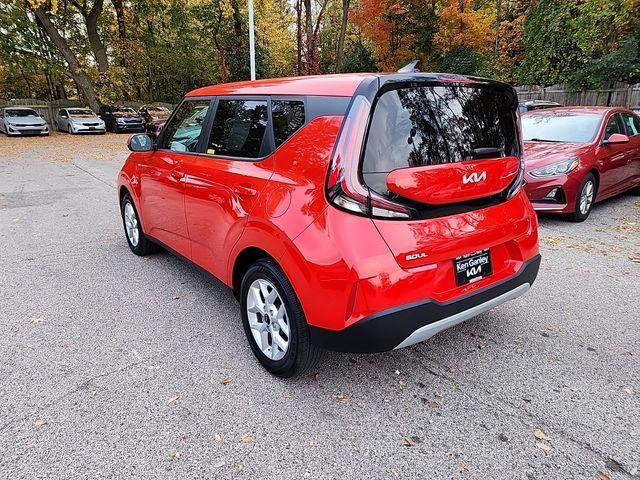 2023 kia soul lx