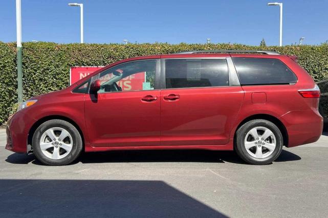 2019 toyota sienna le