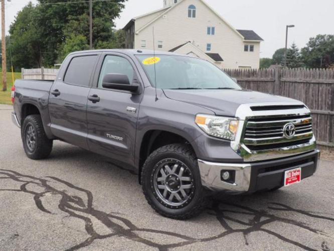2017 toyota tundra sr5 4x4 sr5 4dr crewmax cab pickup sb (5.7l v8 ffv for sale in dover, new hampshire
