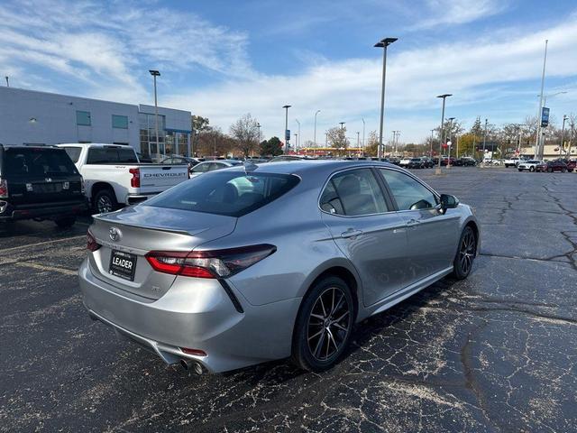 2022 toyota camry se