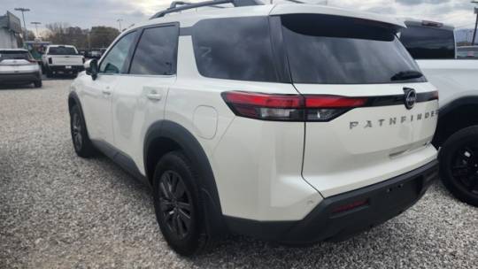 2023 nissan pathfinder sv
