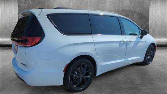 2023 Chrysler Pacifica s appearance package