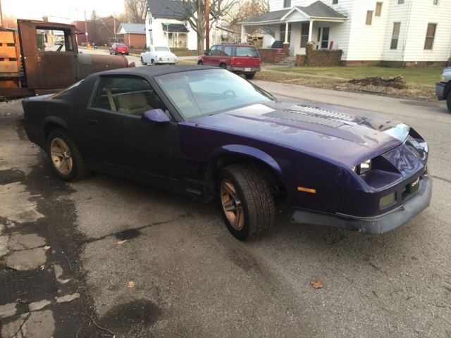 1985 chevrolet camaro iroc z z28 project vehicle. no engine