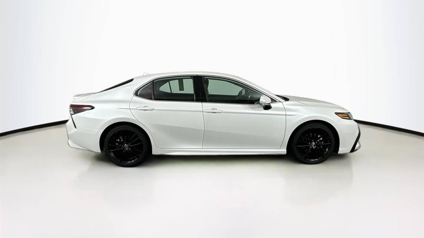2024 toyota camry hybrid xse
