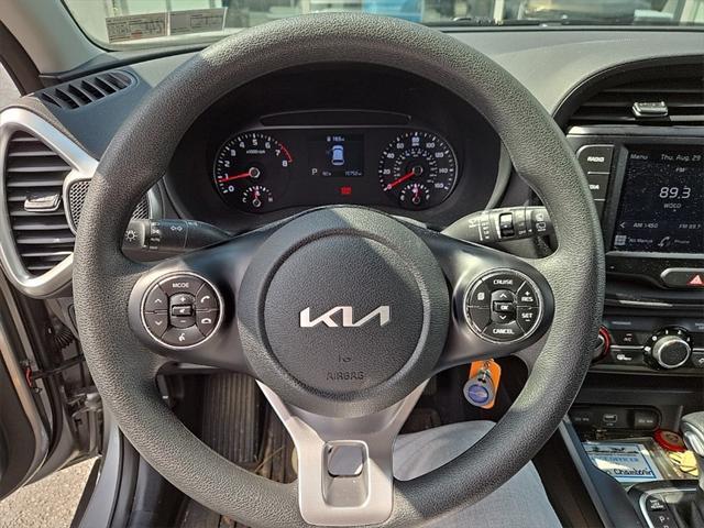 2022 kia soul lx