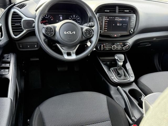 2022 kia soul lx