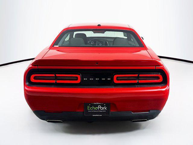 2022 dodge challenger sxt