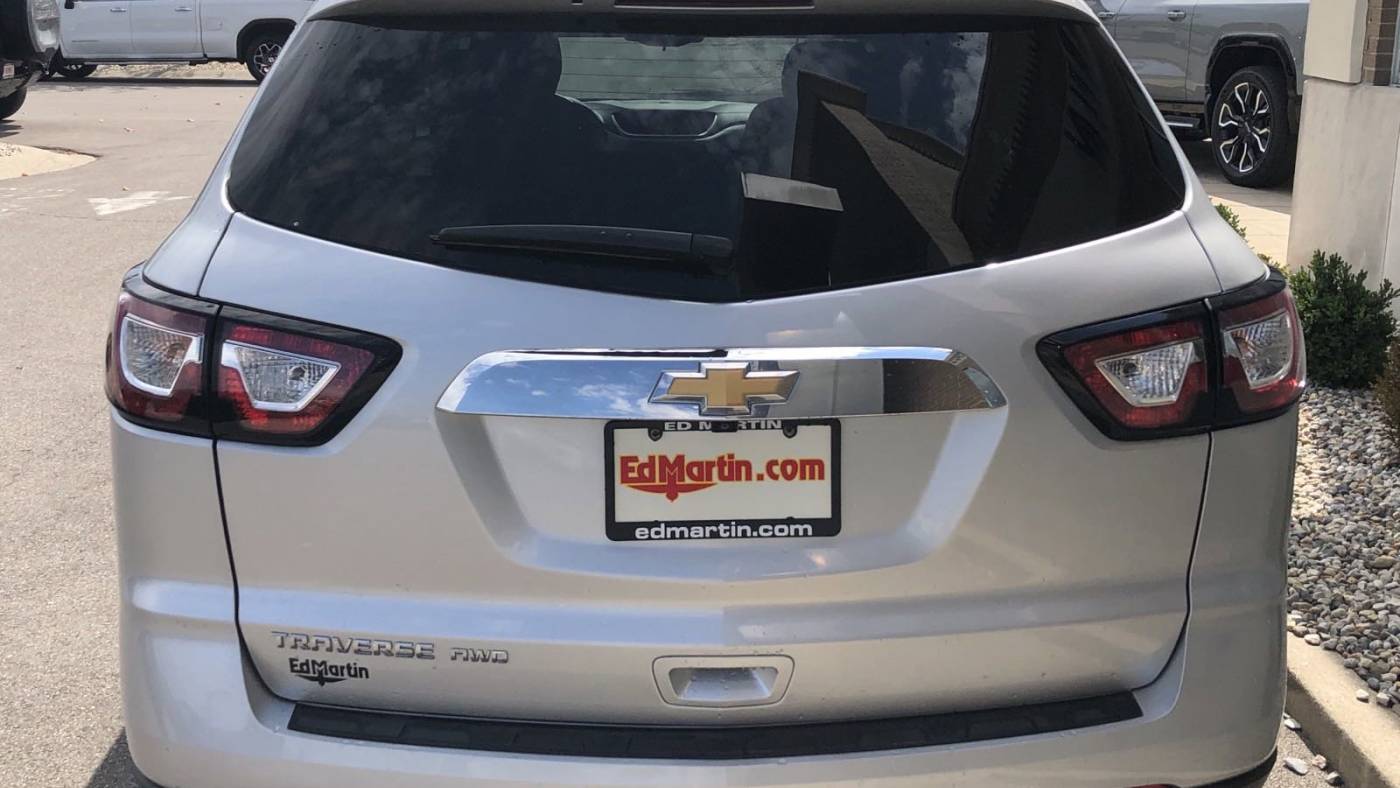 2017 chevrolet traverse ls