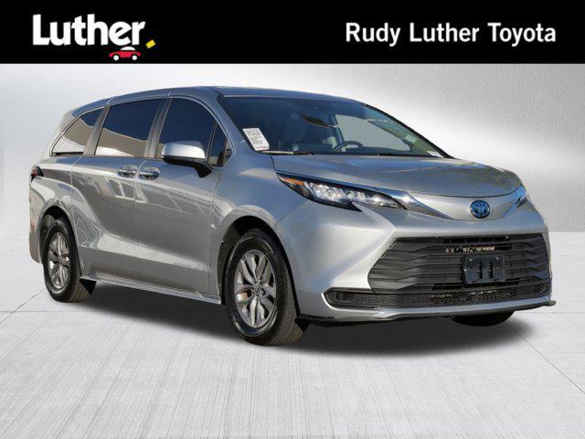 2022 toyota sienna le