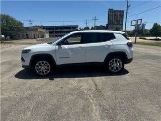 2023 Jeep Compass latitude lux