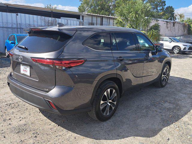 2022 toyota highlander xle